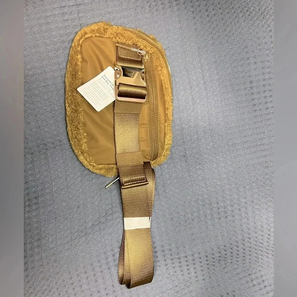 NWT! Lululemon Everywhere Fleece Belt Bag Burnt Caramel - Picture 8 of 14